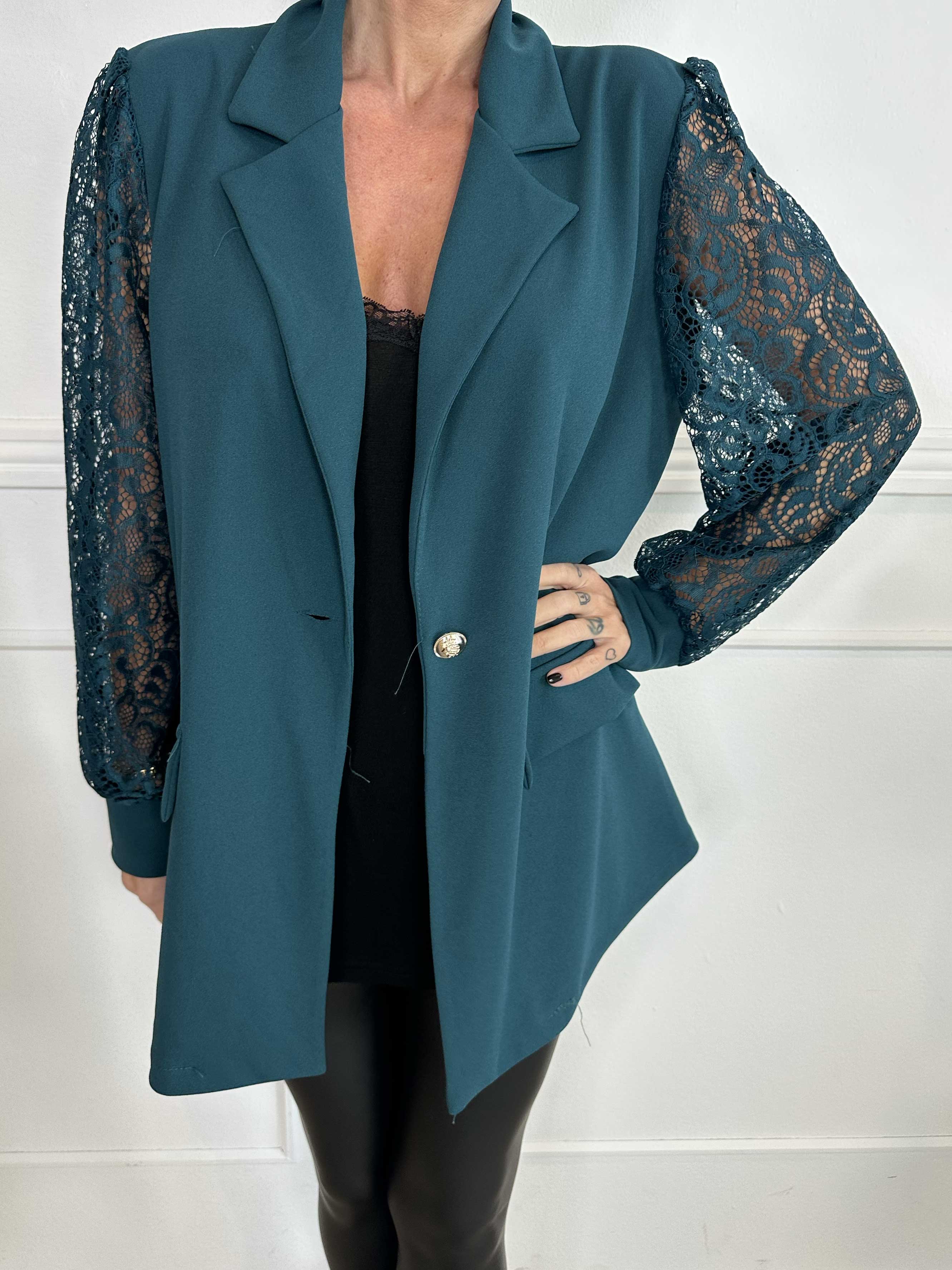 Kata Lace - Oversized blazer med ärmar i spets